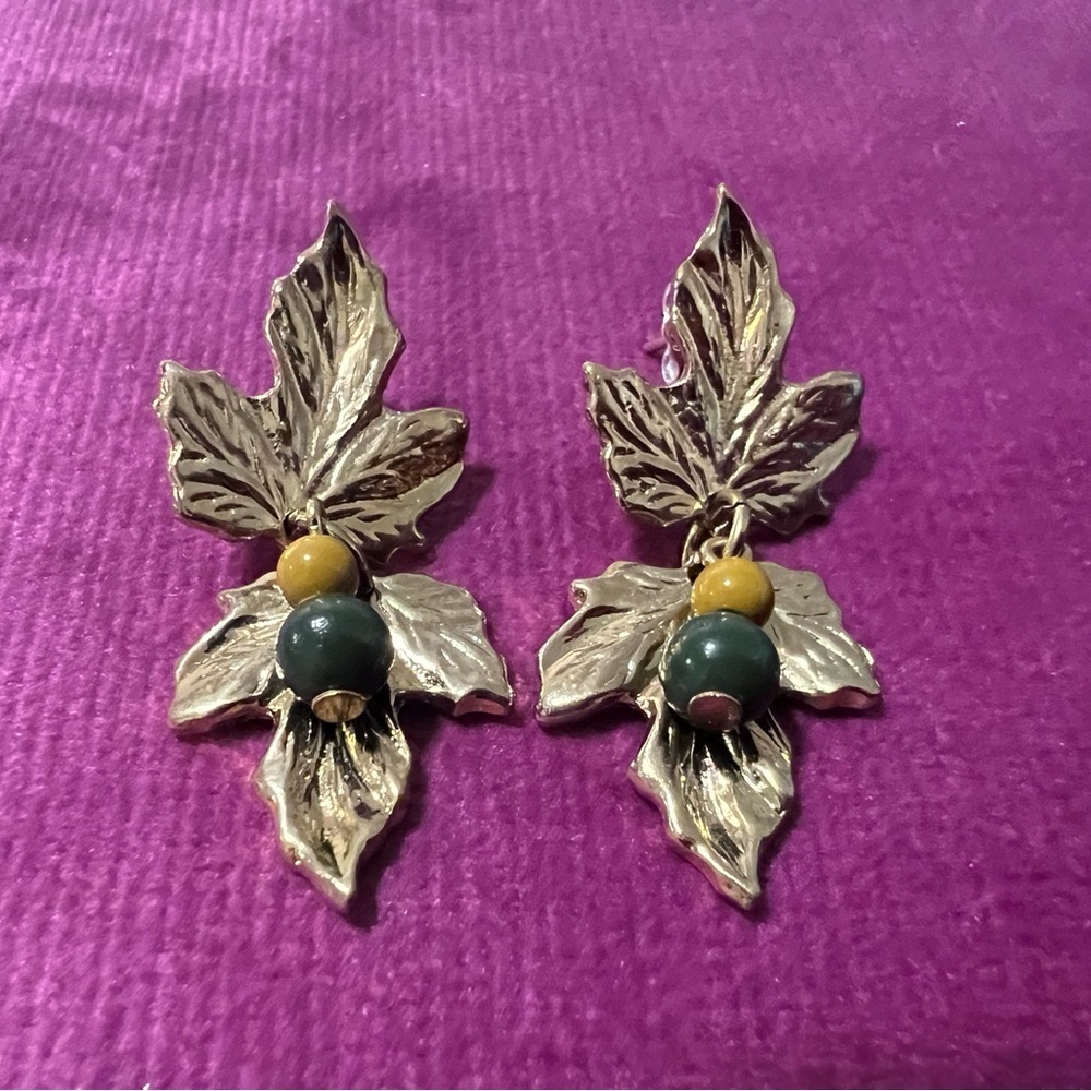 VINTAGE fashion jewelry/silver gold leaves